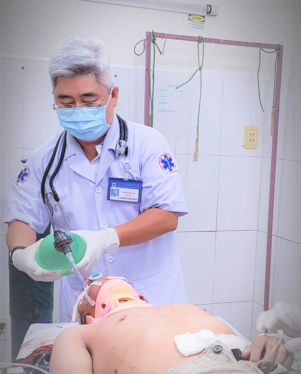 Bác sĩ hướng dẫn sinh viên lần đầu nhập học cách tránh bị kẻ xấu dụ dỗ, khống chế - Ảnh 1. Bác sĩ hướng dẫn sinh viên lần đầu nhập học cách tránh bị kẻ xấu dụ dỗ, khống chế - Ảnh 1.
