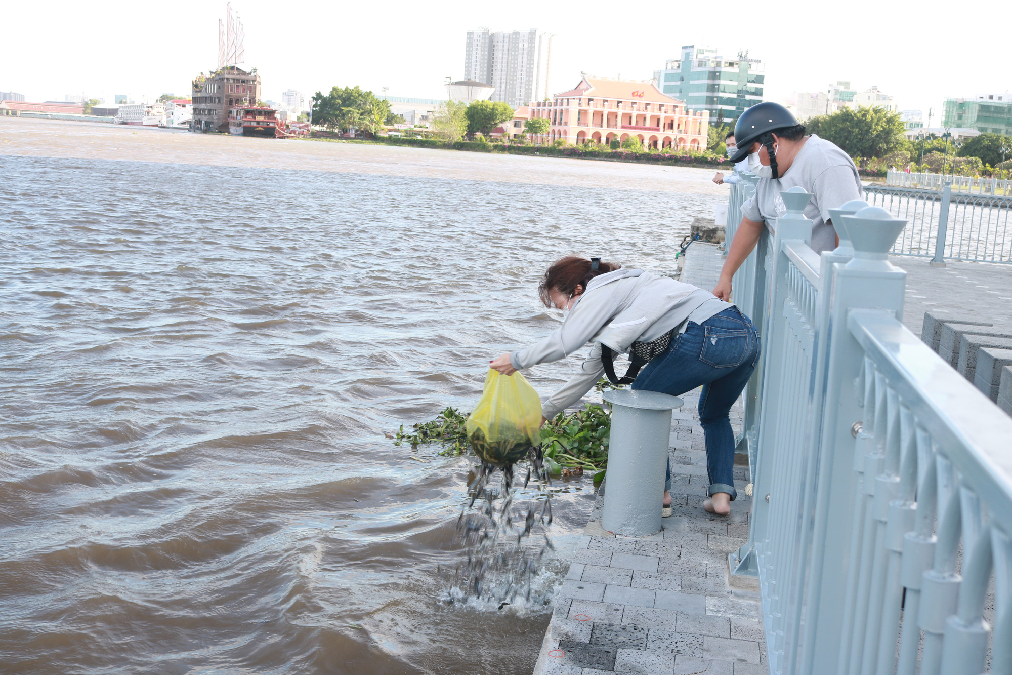 TP HCM: Công viên Bến Bạch Đằng cần có bãi giữ xe, thêm cây xanh - Ảnh 4.