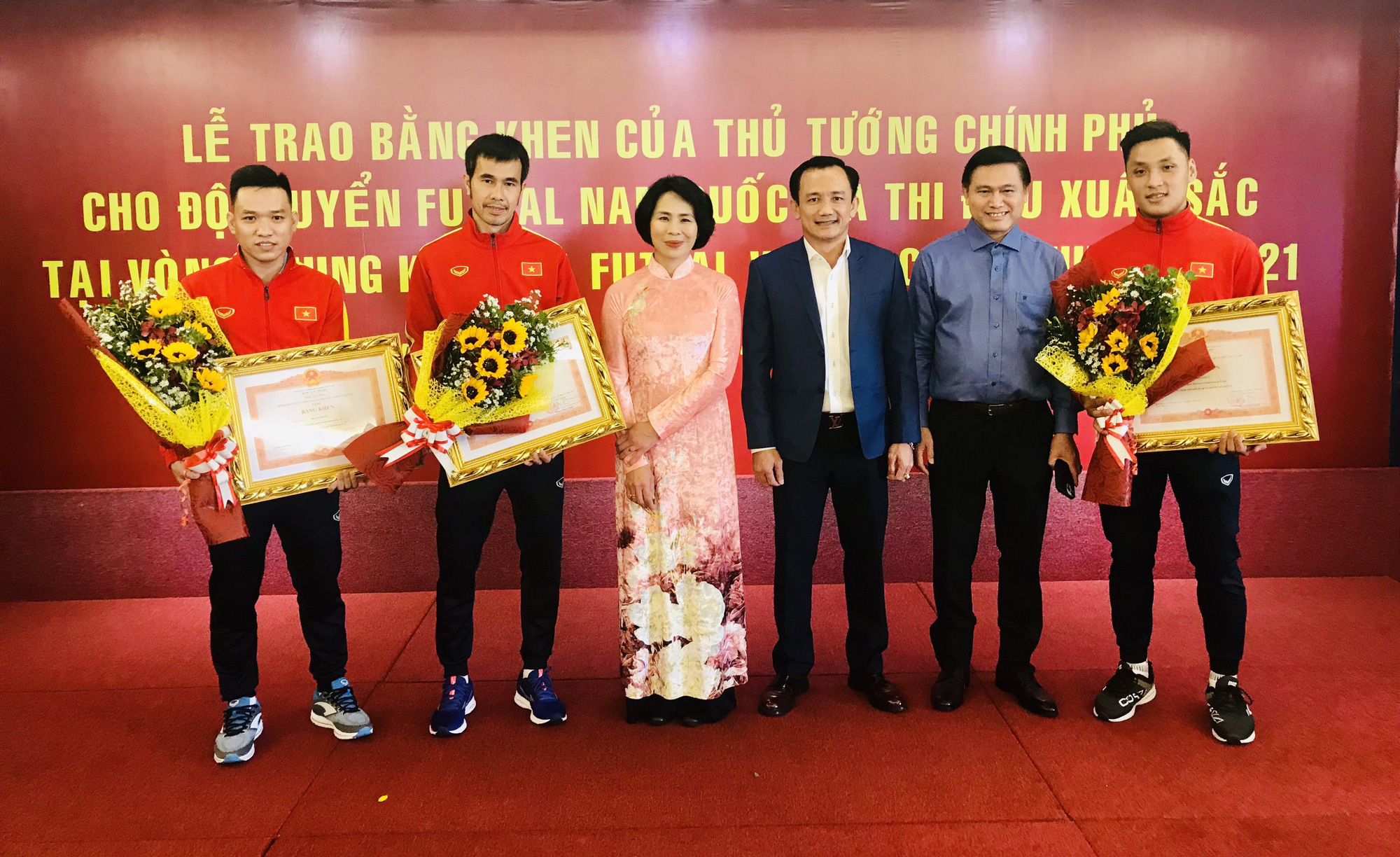 Đội tuyển futsal Việt Nam nhận bằng khen của Thủ tướng Chính phủ - Ảnh 3.