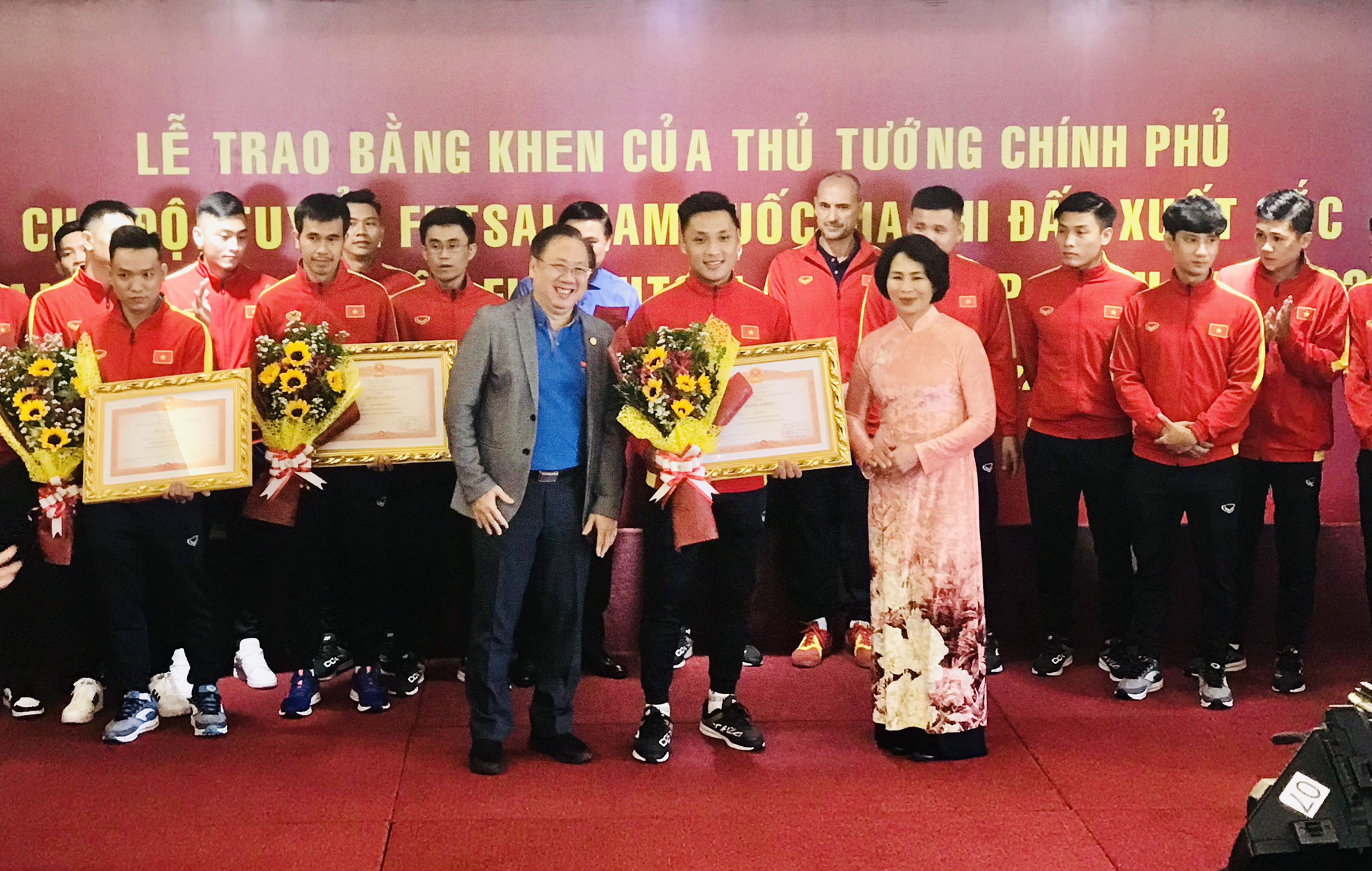 Đội tuyển futsal Việt Nam nhận bằng khen của Thủ tướng Chính phủ - Ảnh 4.