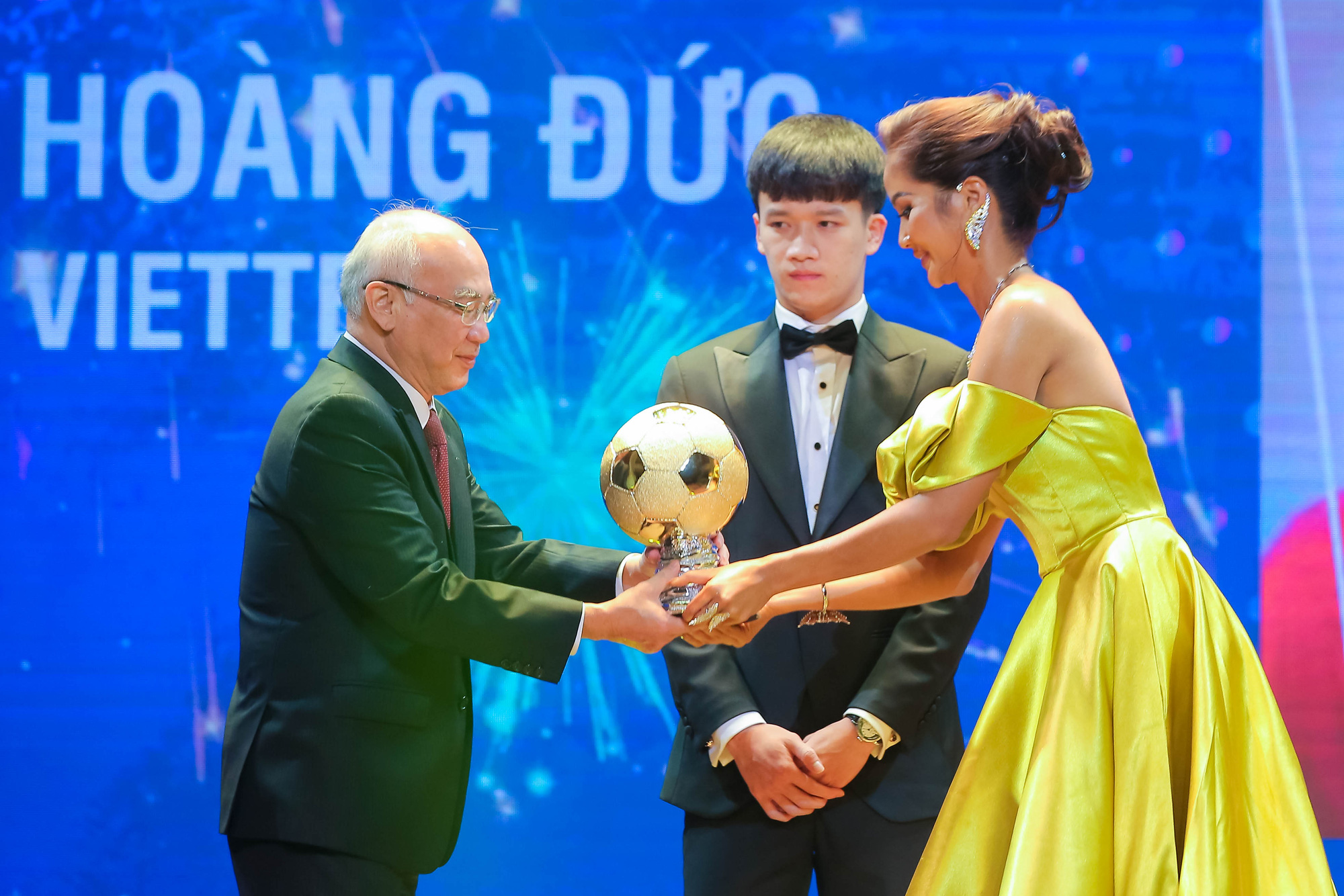 Những khoảnh khắc ấn tượng tại lễ trao giải Quả bóng vàng Việt Nam 2021 - Ảnh 8.