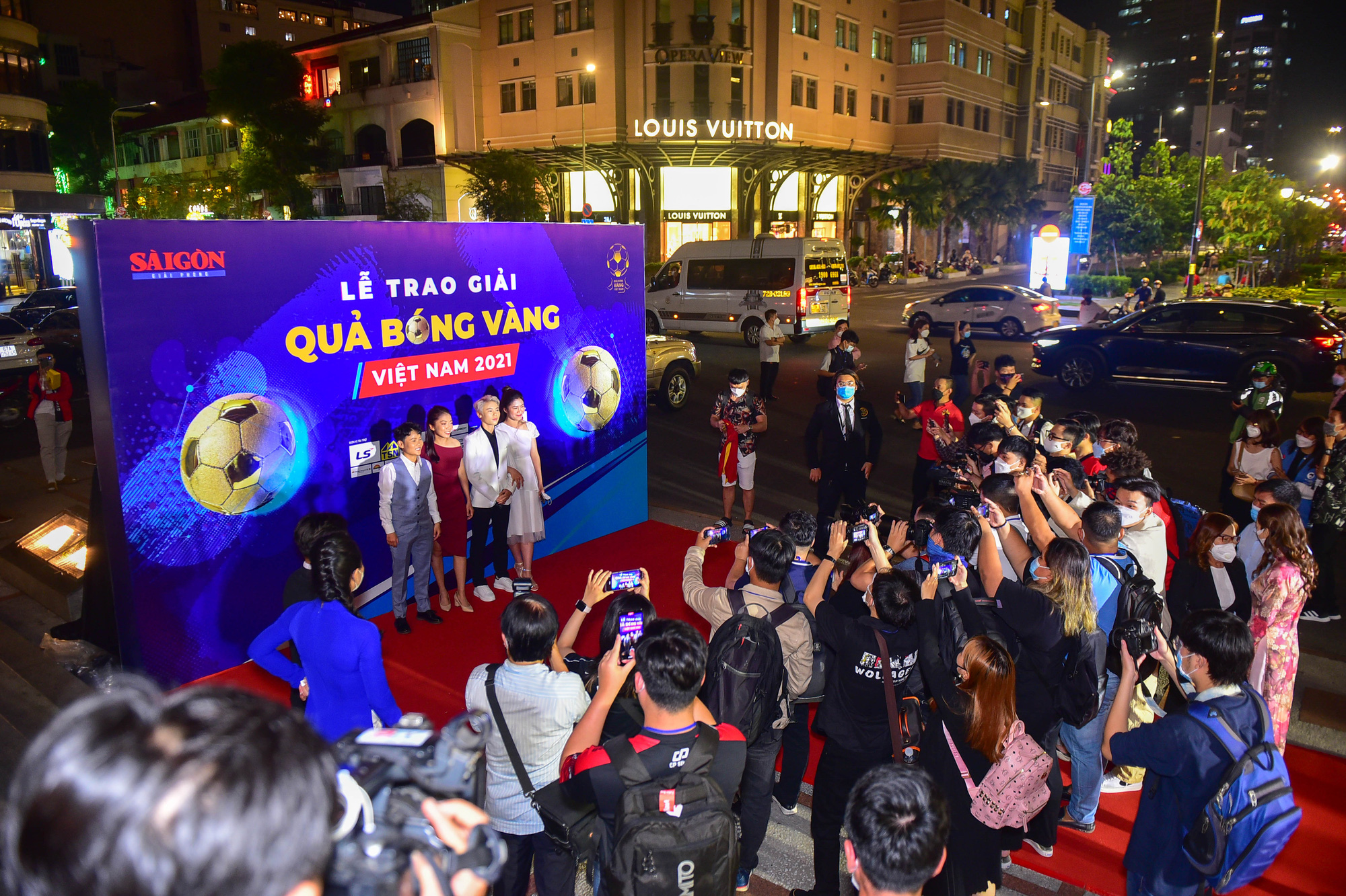 Những khoảnh khắc ấn tượng tại lễ trao giải Quả bóng vàng Việt Nam 2021 - Ảnh 1.