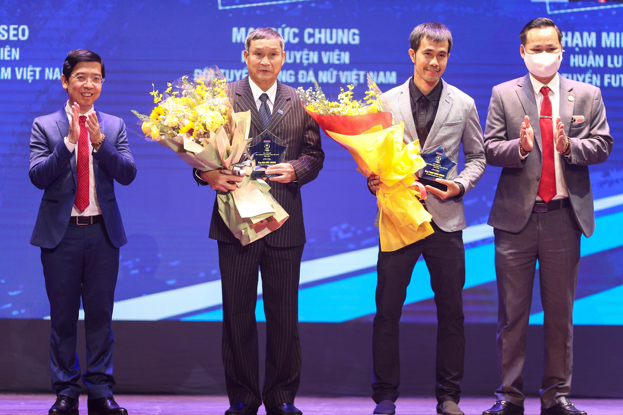 Những khoảnh khắc ấn tượng tại lễ trao giải Quả bóng vàng Việt Nam 2021 - Ảnh 4.