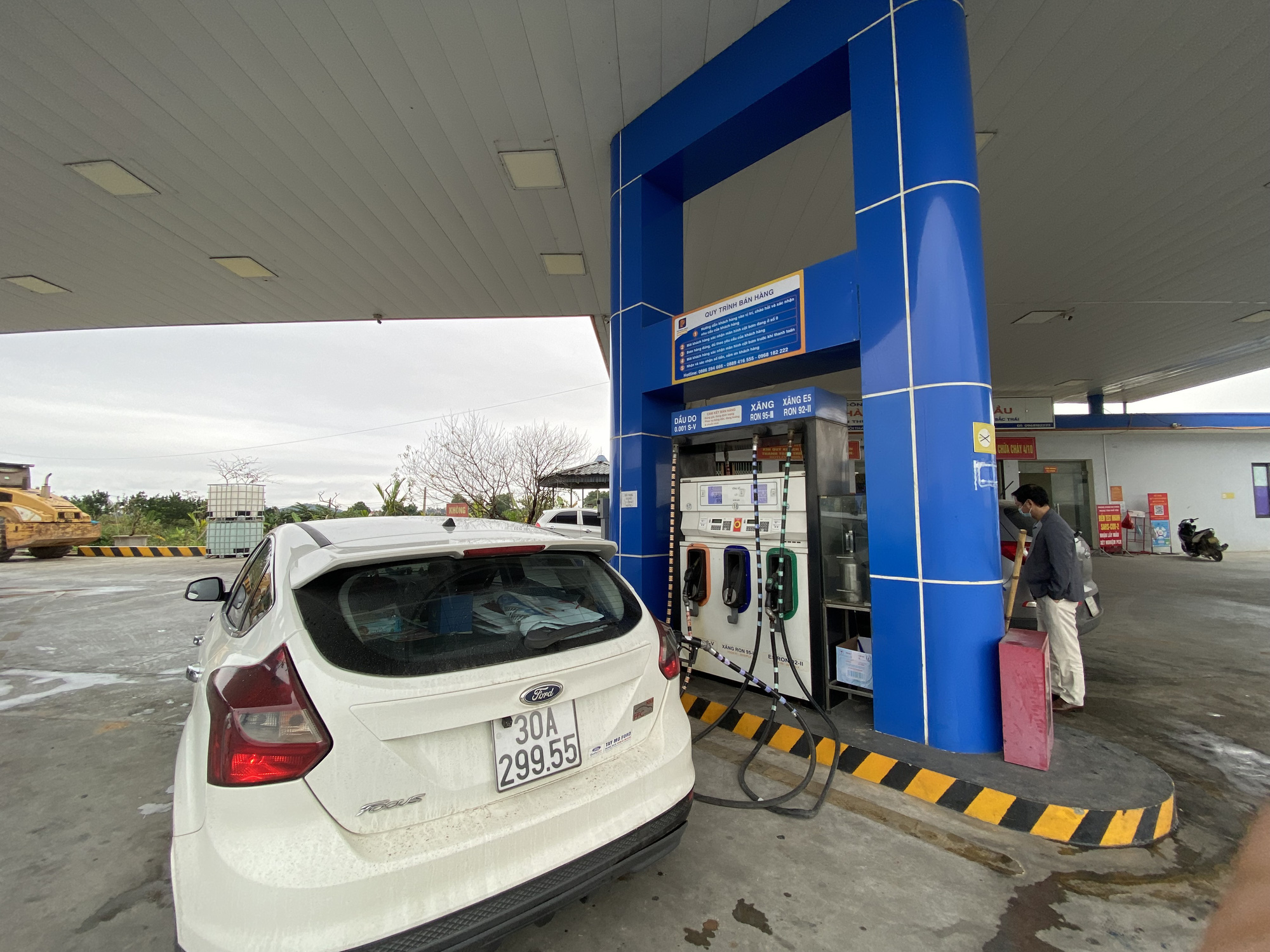 Bộ Tài chính: Doanh nghiệp nợ thuế 684 tỉ đồng, dừng làm thủ tục nhập xăng dầu - Ảnh 1.