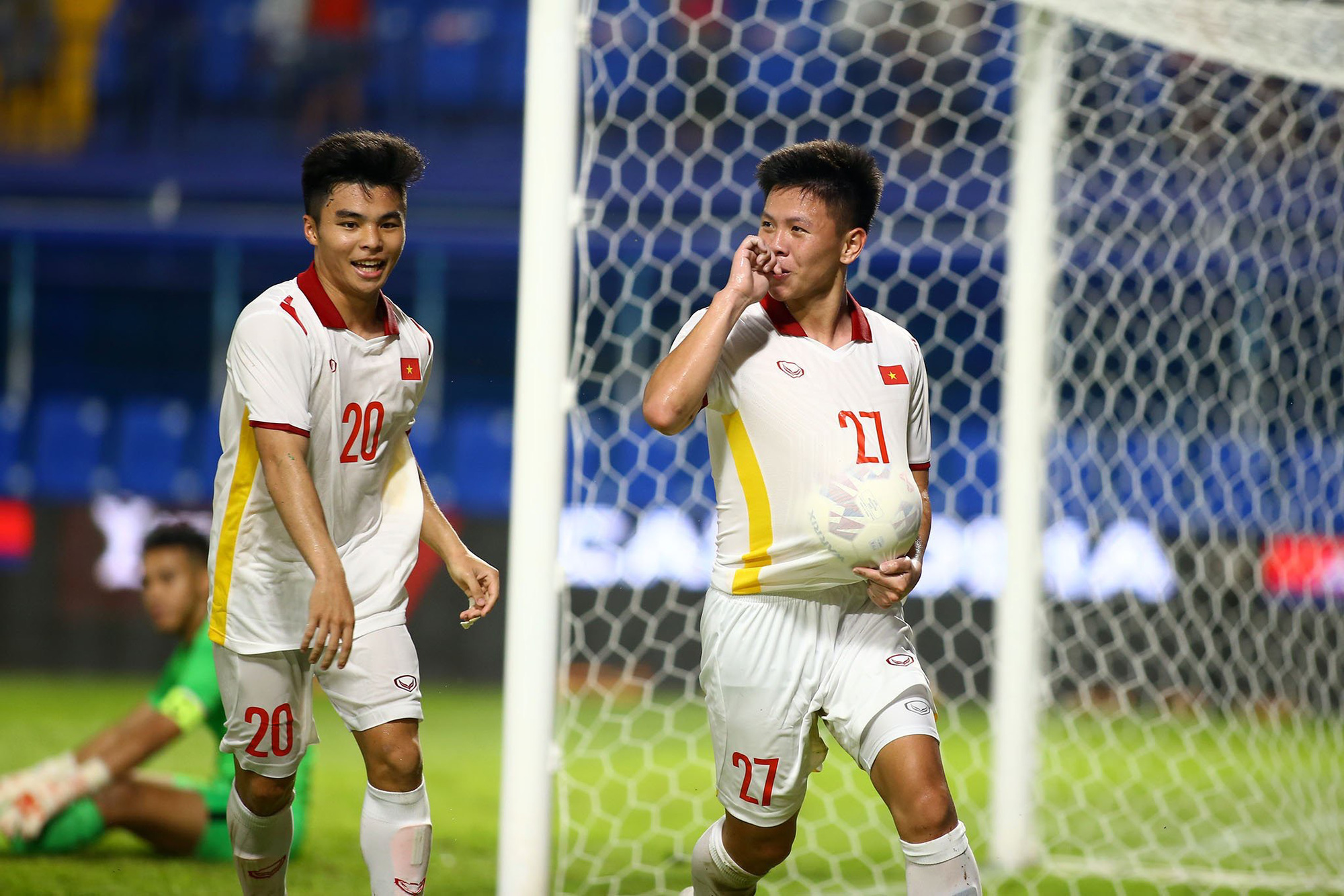 U23 ghi bàn: Liệu U23 Việt Nam sẽ ghi được bao nhiêu bàn trong trận đấu tới? Hãy cùng đón xem những pha ghi bàn đẹp mắt của đội bóng yêu thích qua bức ảnh này. Chắc chắn bạn sẽ không thể rời mắt khỏi những pha bóng này!