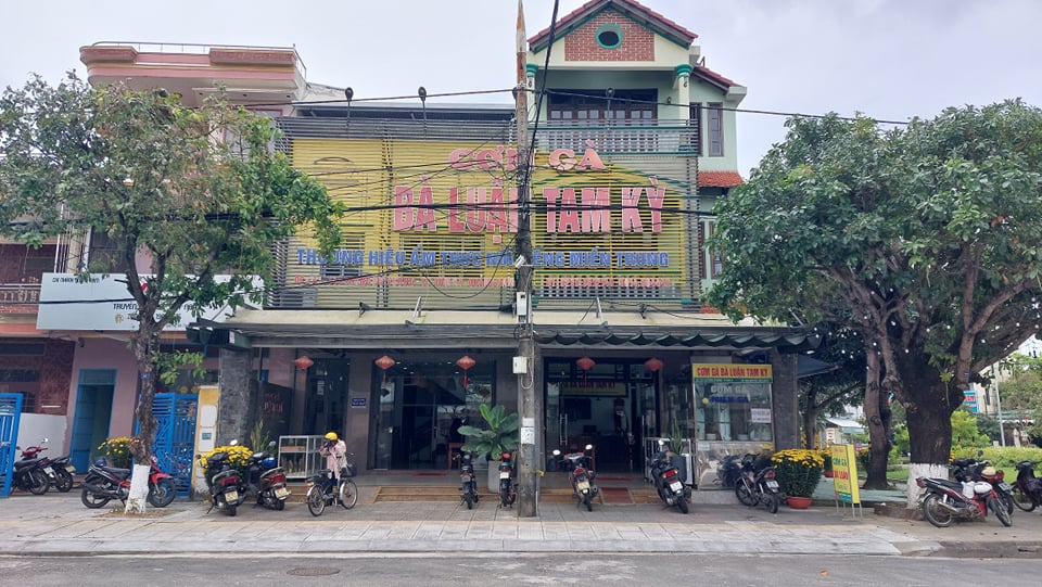 Cơm gà Bà Luận ở Quảng Nam bị tố chặt chém, giá cả không rõ ràng - Ảnh 8. Cơm gà Bà Luận ở Quảng Nam bị tố chặt chém, giá cả không rõ ràng - Ảnh 8.
