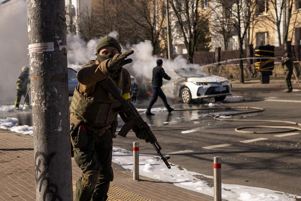 Lực lượng Ukraine cố thủ tới cùng, giữ vững Kiev trong đêm không ngủ - Báo  Người lao động