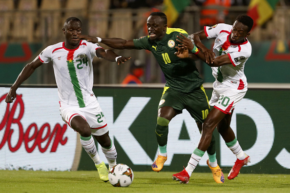 Sadio Mane (10) là nguồn cảm húng để Senegal đánh bại Burkina Faso