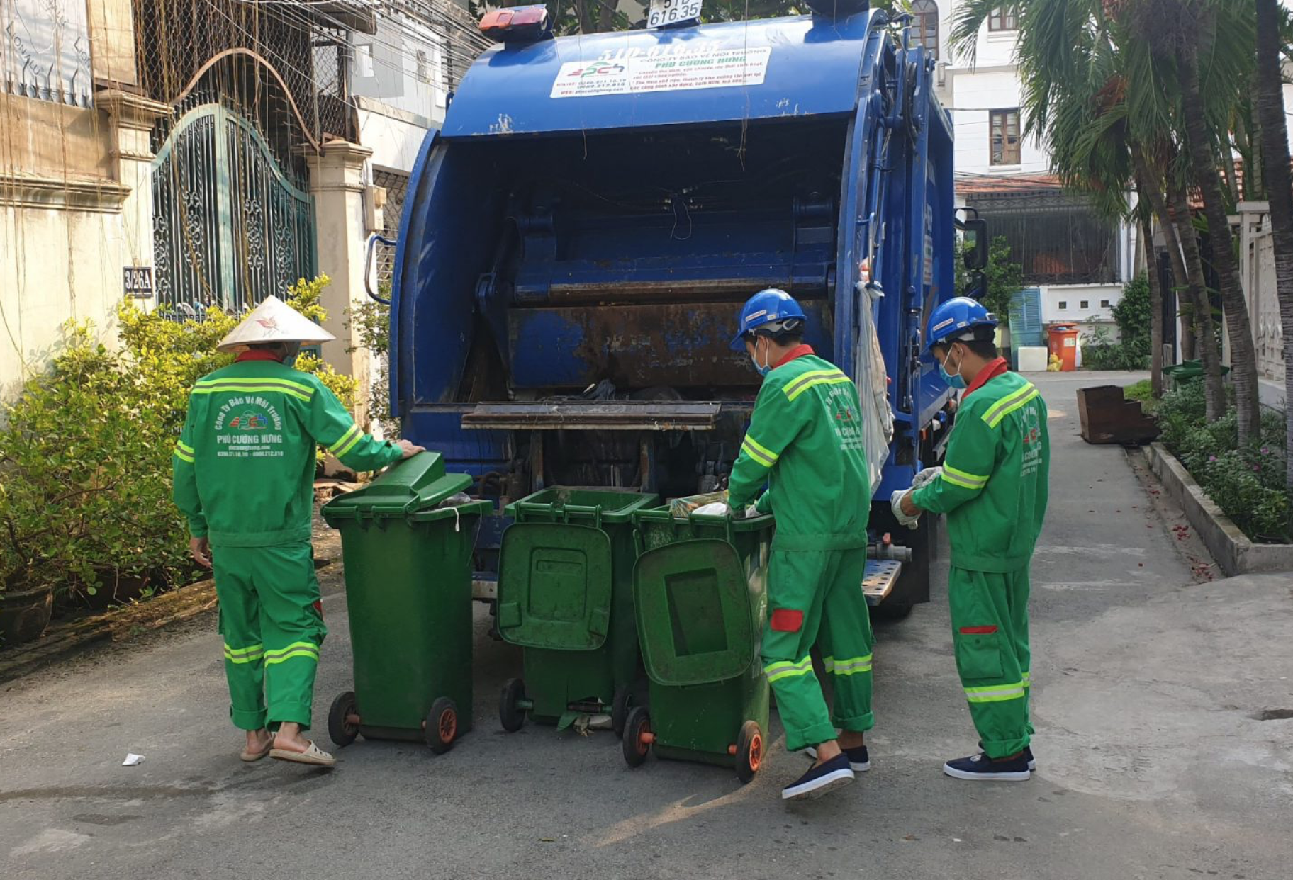 Lao công đón tết trên đường - Ảnh 7.