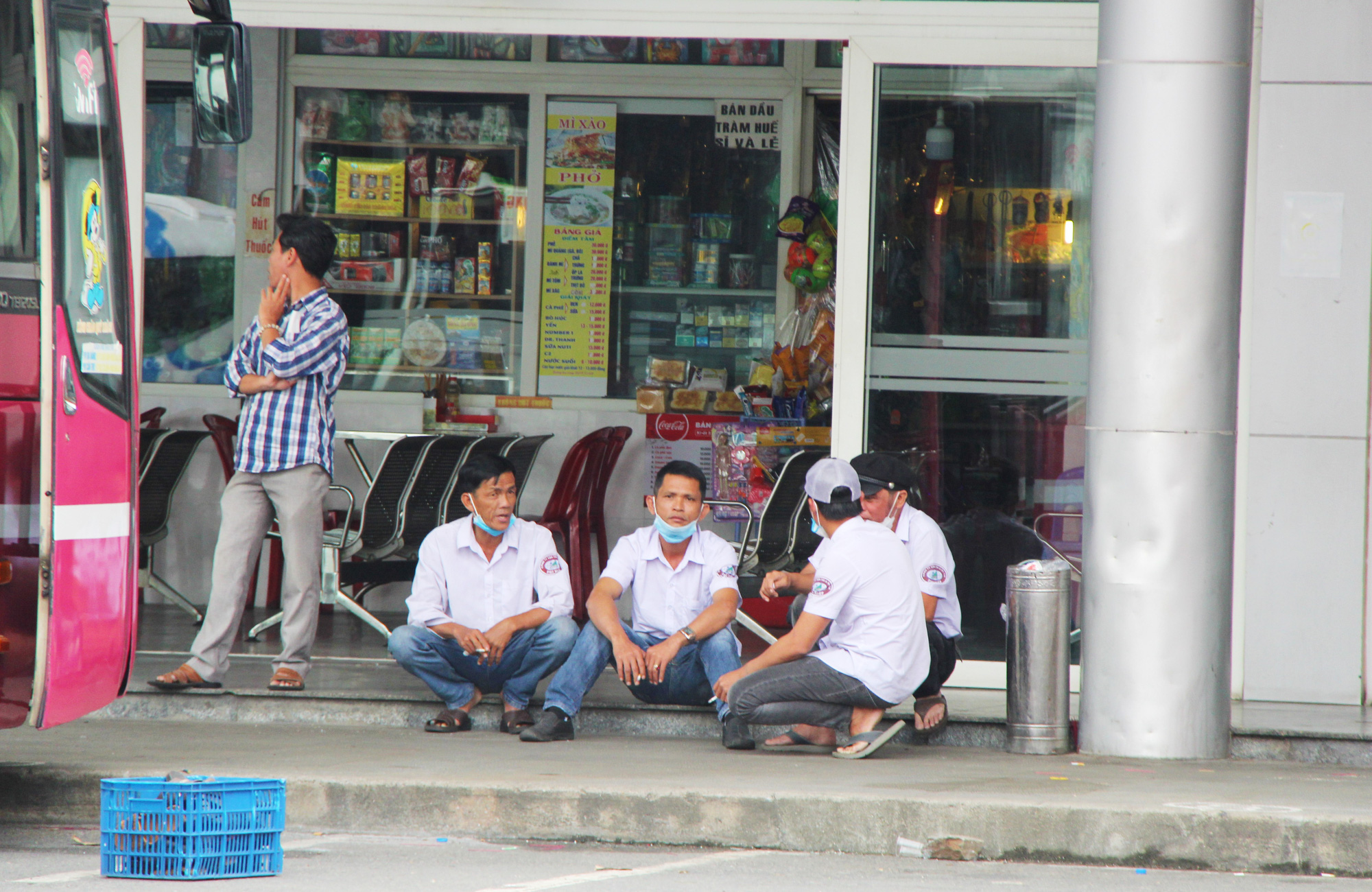 CLIP: Cận cảnh ga tàu, bến xe trong ngày cuối kỳ nghỉ Tết ở Đà Nẵng - Ảnh 14.