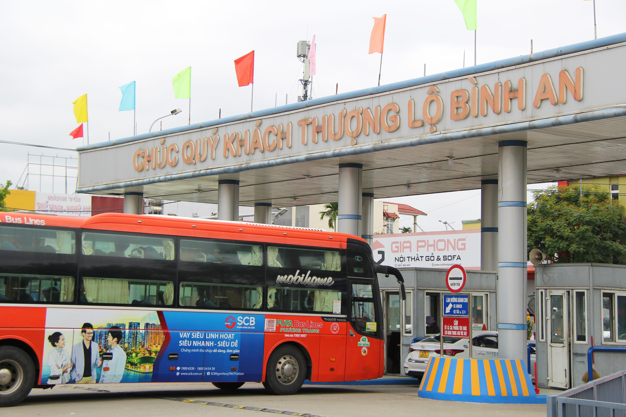 CLIP: Cận cảnh ga tàu, bến xe trong ngày cuối kỳ nghỉ Tết ở Đà Nẵng - Ảnh 7.