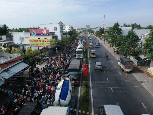 Dồn dập quay lại TP HCM, Bình Dương, trạm thu phí cầu Rạch Miễu phải ngừng thu - Ảnh 5.