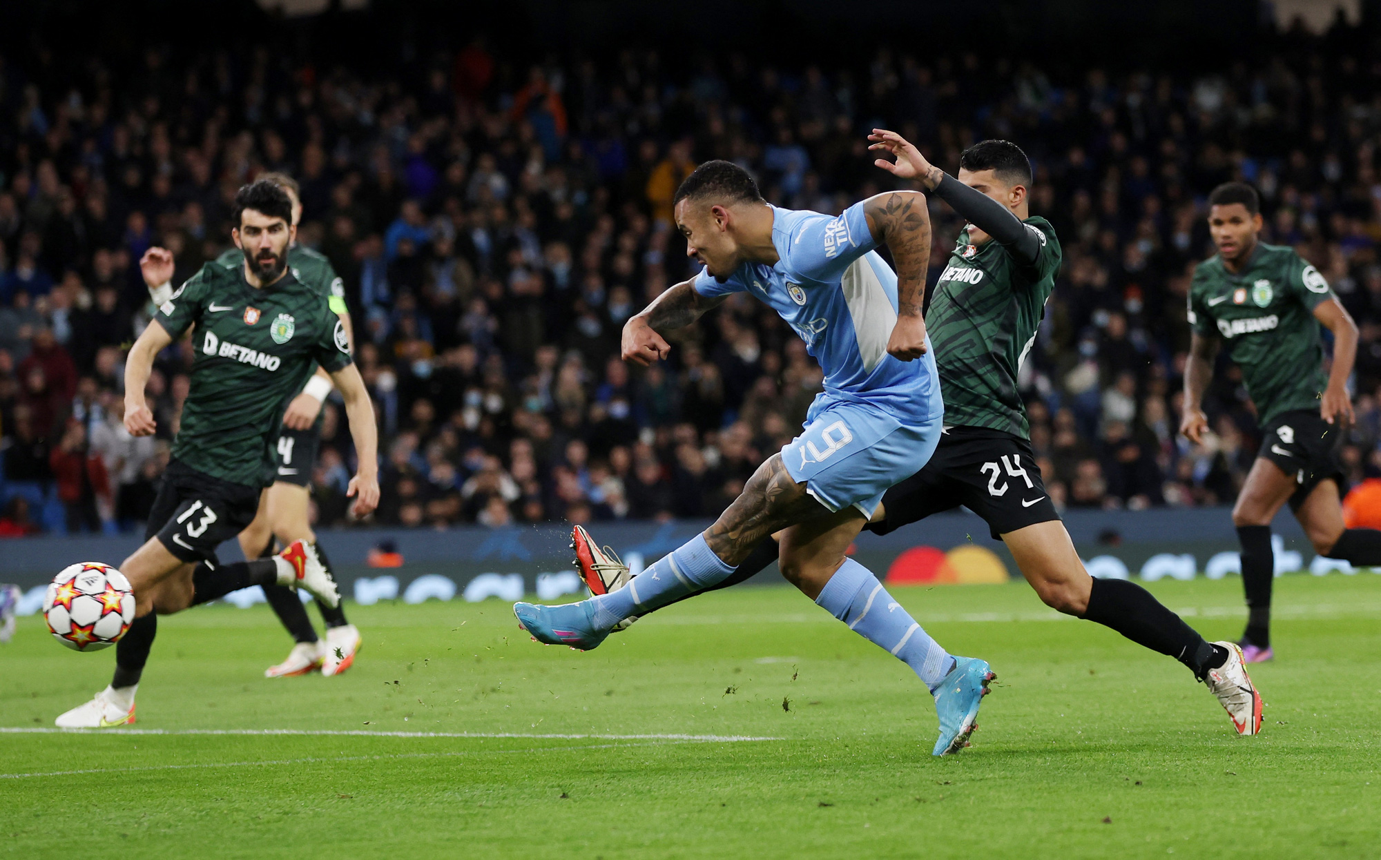 Vào tứ kết Champions League, HLV Guardiola ca ngợi học trò trẻ của Man City - Ảnh 3.