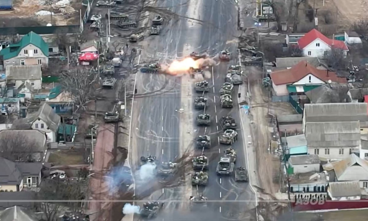 Ukraine tung clip phục kích đoàn xe tăng Nga - Ảnh 1.
