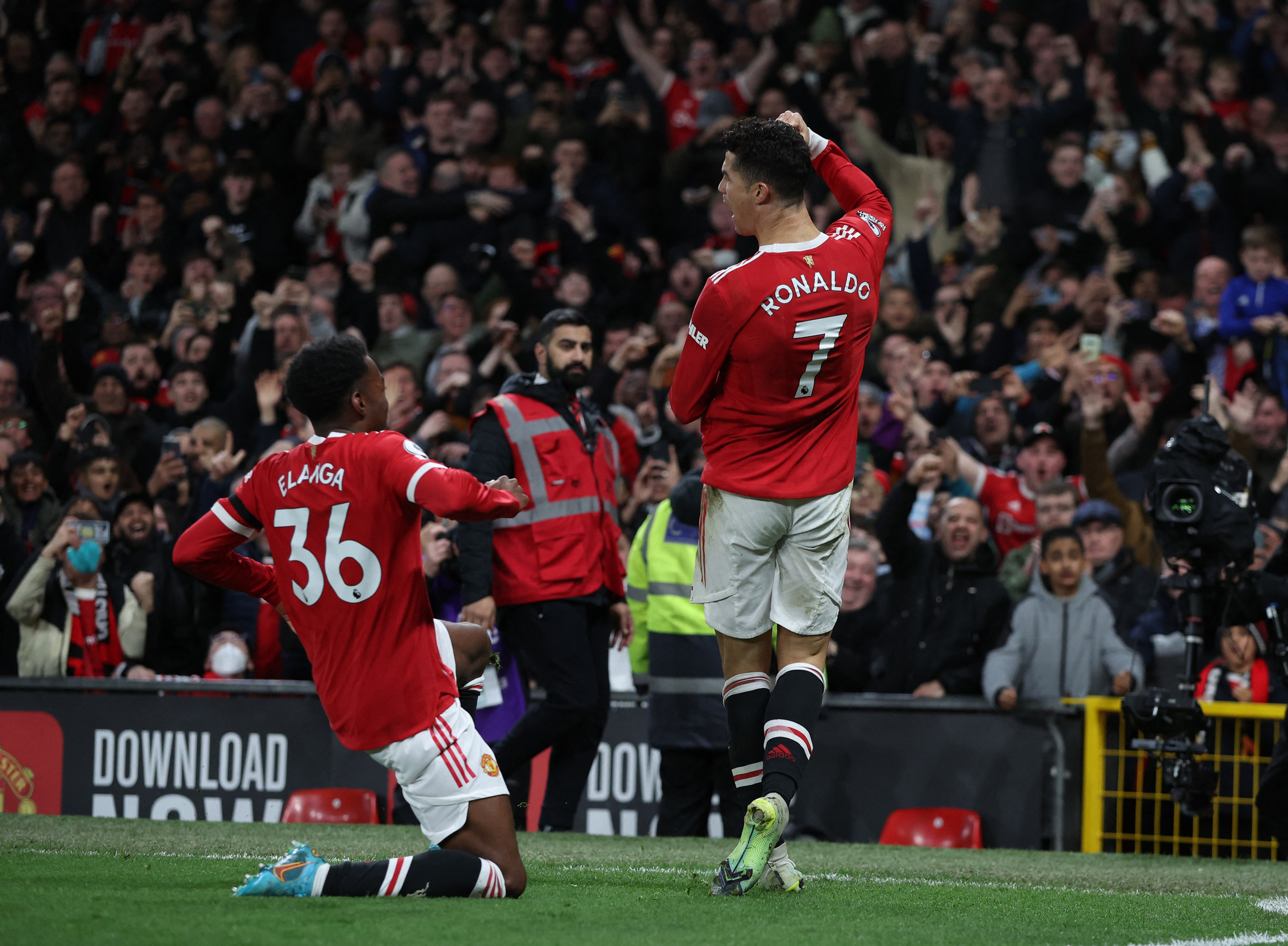 Ronaldo lập hat-trick siêu đỉnh, Man United hạ Tottenham ở Old Trafford - Ảnh 10.