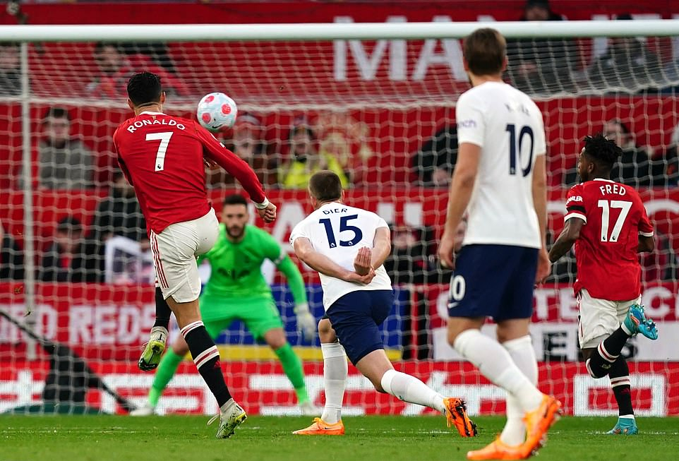 Ronaldo lập hat-trick siêu đỉnh, Man United hạ Tottenham ở Old Trafford - Ảnh 3.