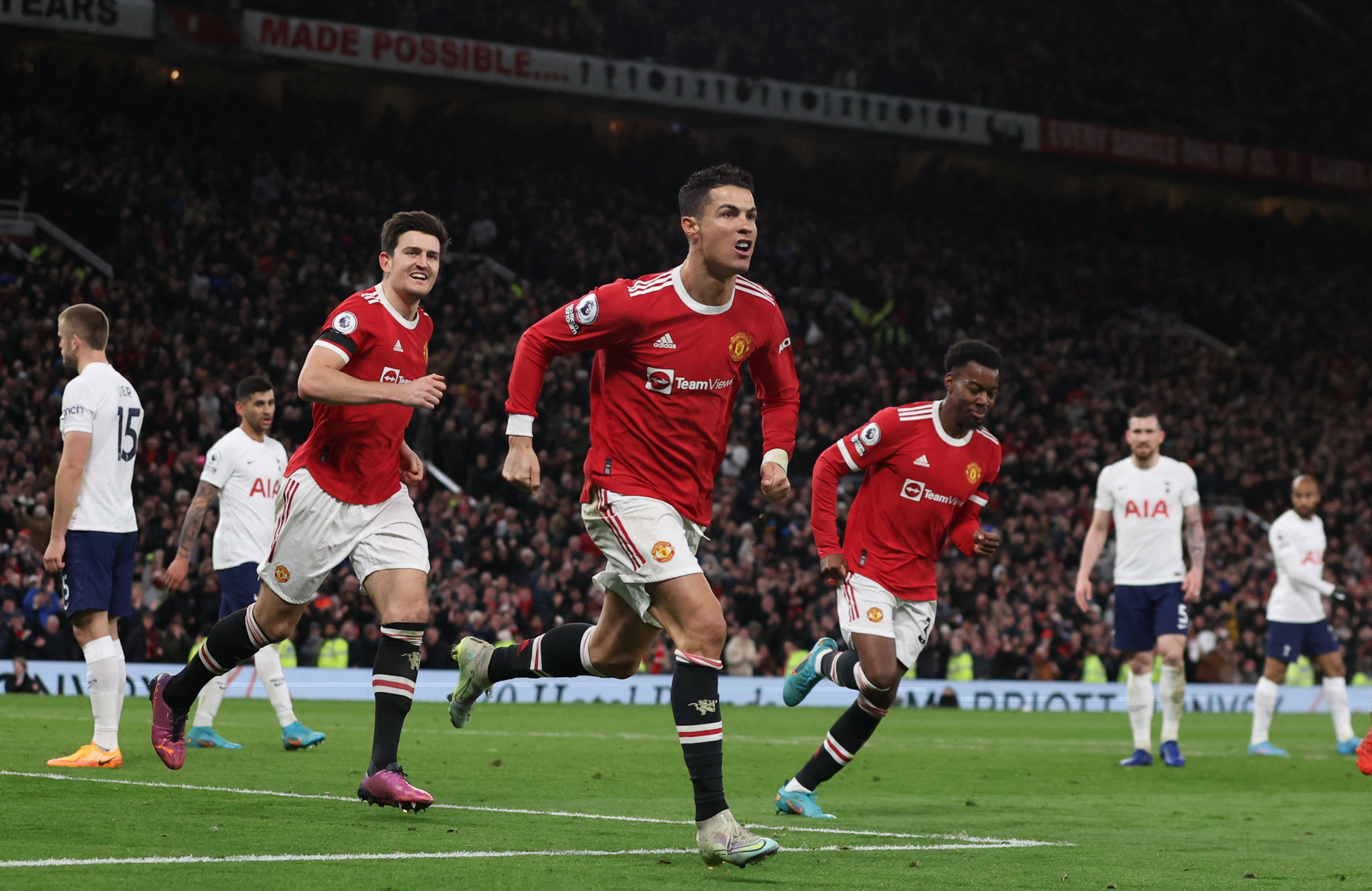 Ronaldo lập hat-trick siêu đỉnh, Man United hạ Tottenham ở Old Trafford - Ảnh 8.