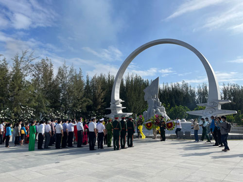 Thắp sáng ngọn lửa yêu nước từ sự kiện 14-3-1988 - Ảnh 1. Thắp sáng ngọn lửa yêu nước từ sự kiện 14-3-1988 - Ảnh 1.
