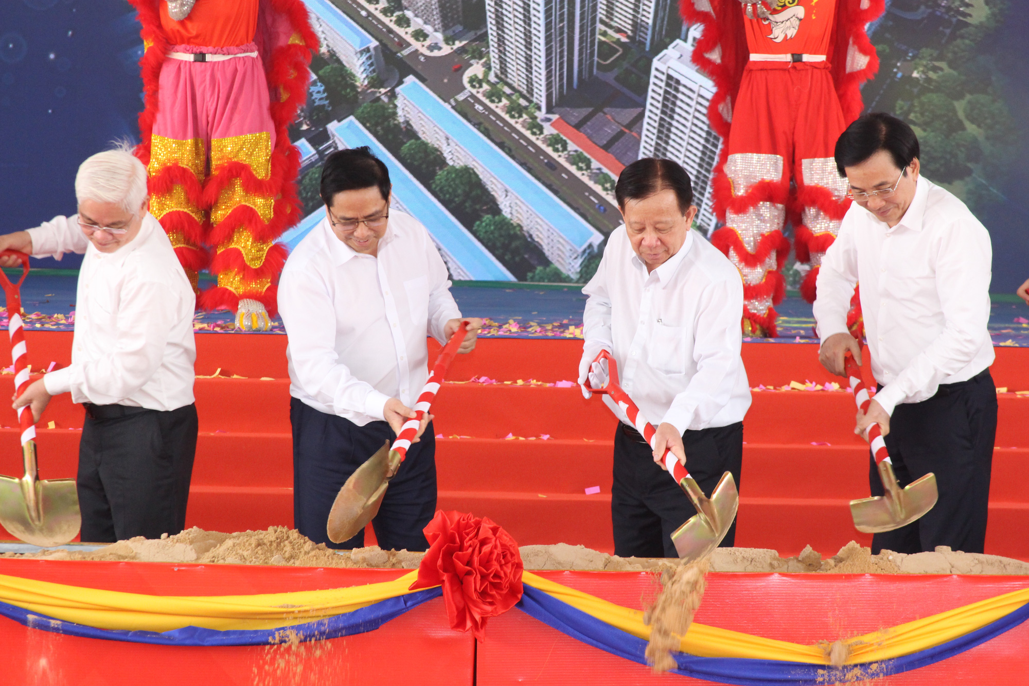 Thủ tướng Phạm Minh Chính: Phát triển nhà ở xã hội để không ai bị bỏ lại phía sau - Ảnh 3.