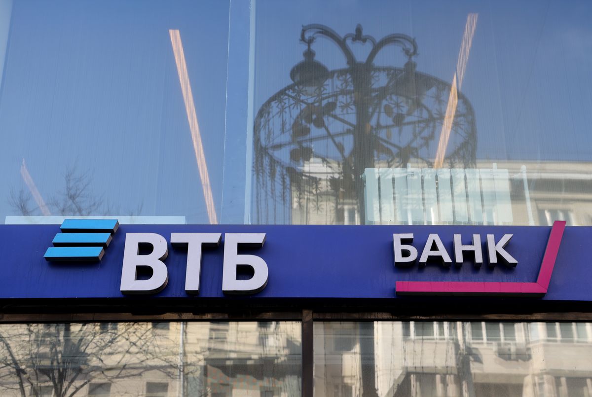 EU ra đòn mạnh với Nga, Ukraine tìm thêm vũ khí - Ảnh 1. EU ra đòn mạnh với Nga, Ukraine tìm thêm vũ khí - Ảnh 1.