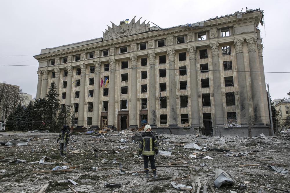 Khung cảnh hoang tàn ở Kharkiv sau khi bị Nga pháo kích - Ảnh 5.