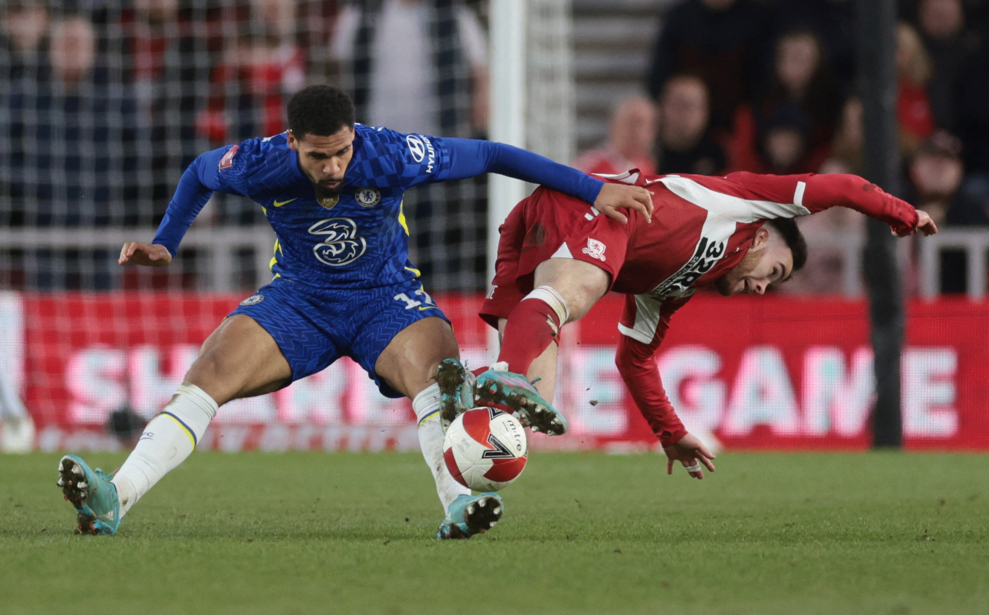 Sao Morocco lập siêu phẩm, Chelsea hạ Middlesbrough vào bán kết FA Cup - Ảnh 1.
