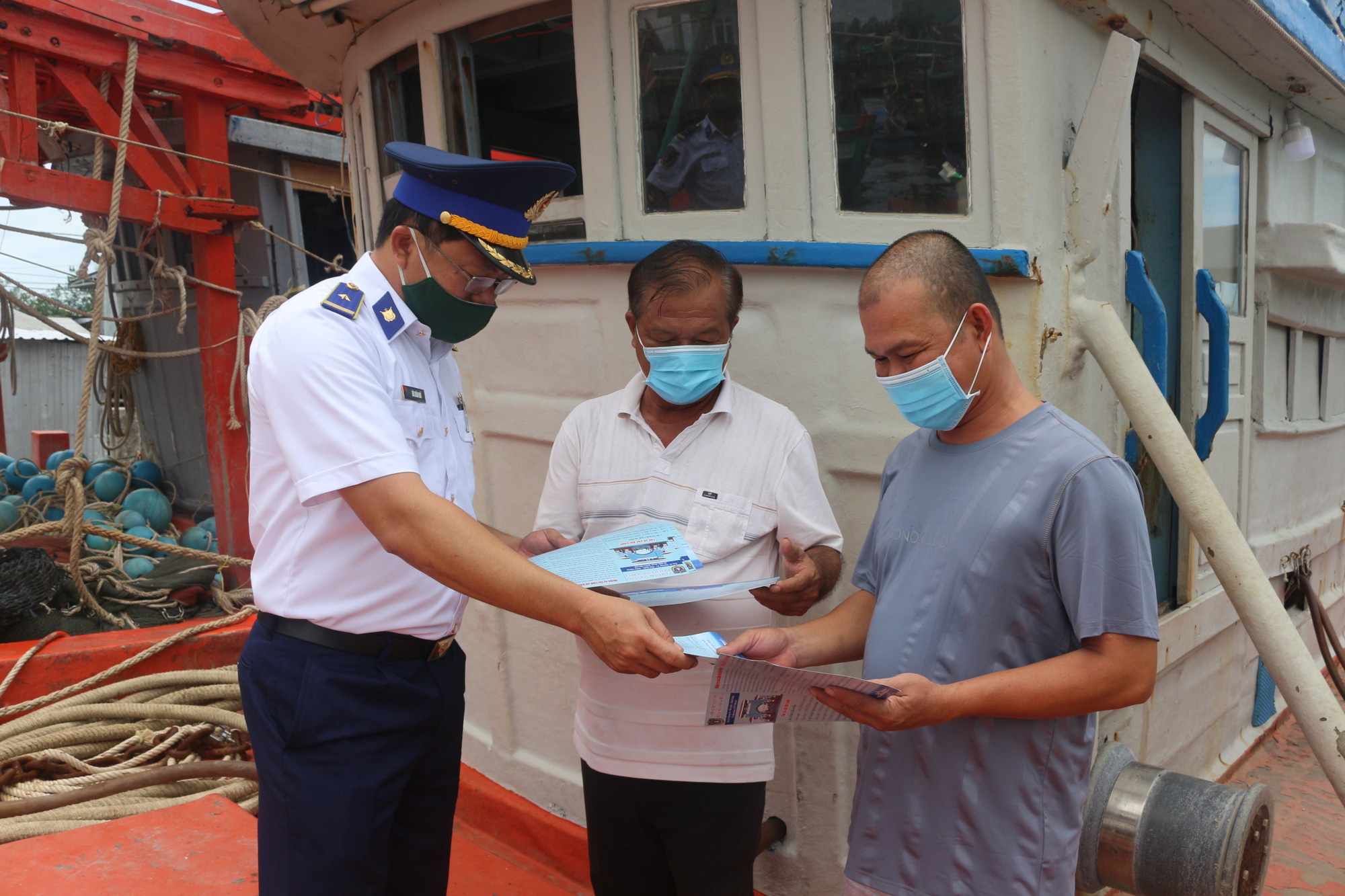 Cảnh sát biển: Từ năm 2020, Việt Nam đã tăng cường lực lượng cảnh sát biển. Những cảnh sát biển này đang trở thành niềm tự hào của đất nước bởi những nỗ lực bảo vệ biển đảo và nguồn lợi thủy sản. Những bức ảnh về cảnh sát biển Việt Nam đang tạo nên sức hút đặc biệt đối với những người yêu thích và tôn trọng công lý.