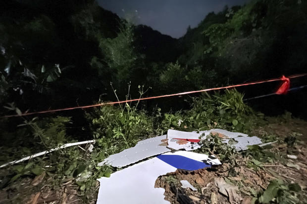 Đài CCTV Trung Quốc: Không tìm thấy ai sống sót trong vụ rơi máy bay - Ảnh 1.