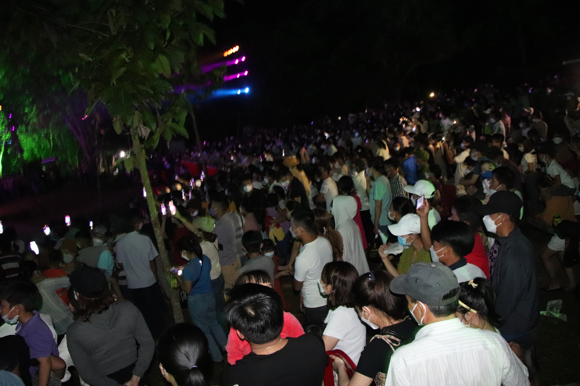 Hàng ngàn người đổ về thưởng thức Đêm Mỹ Sơn huyền thoại - Ảnh 23.