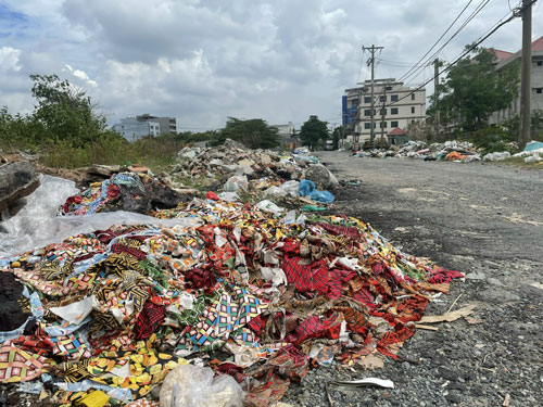 Báo động rác công nghiệp thải ra môi trường - Ảnh 1.