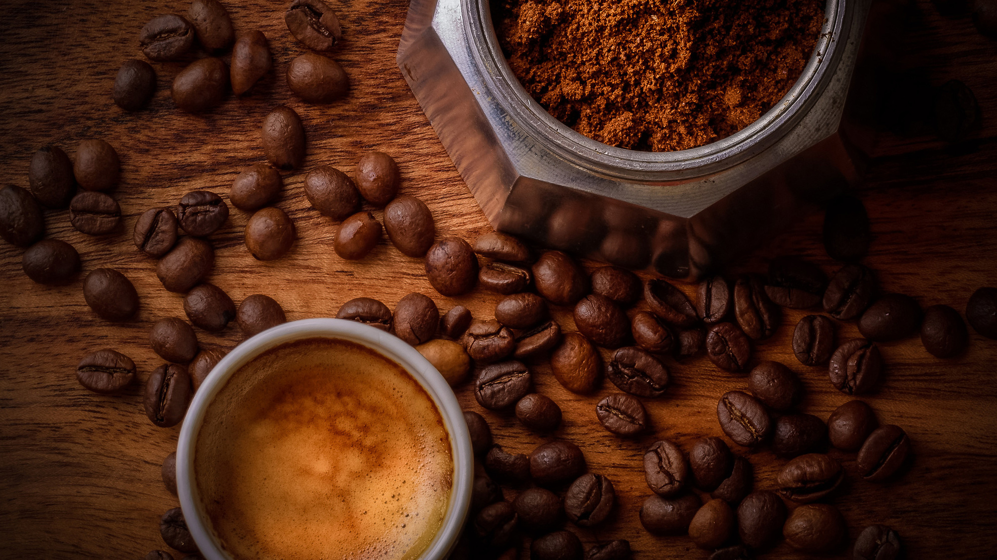 Thưởng thức ly cà phê đậm đà và thơm ngon là trải nghiệm thú vị cho mỗi ngày. Hãy xem hình ảnh để cảm nhận được sự dễ chịu khi nhâm nhi từng ngụm cà phê đầy hương vị.