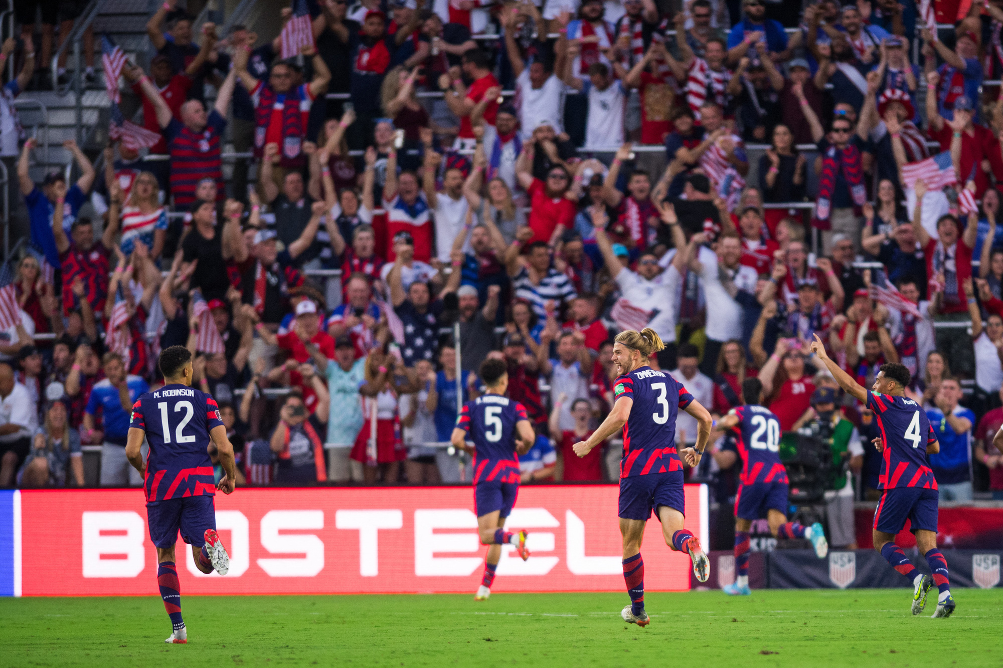 Christian Pulisic lập hat-trick, tuyển Mỹ hồi hộp chờ vé đến Qatar - Ảnh 1.