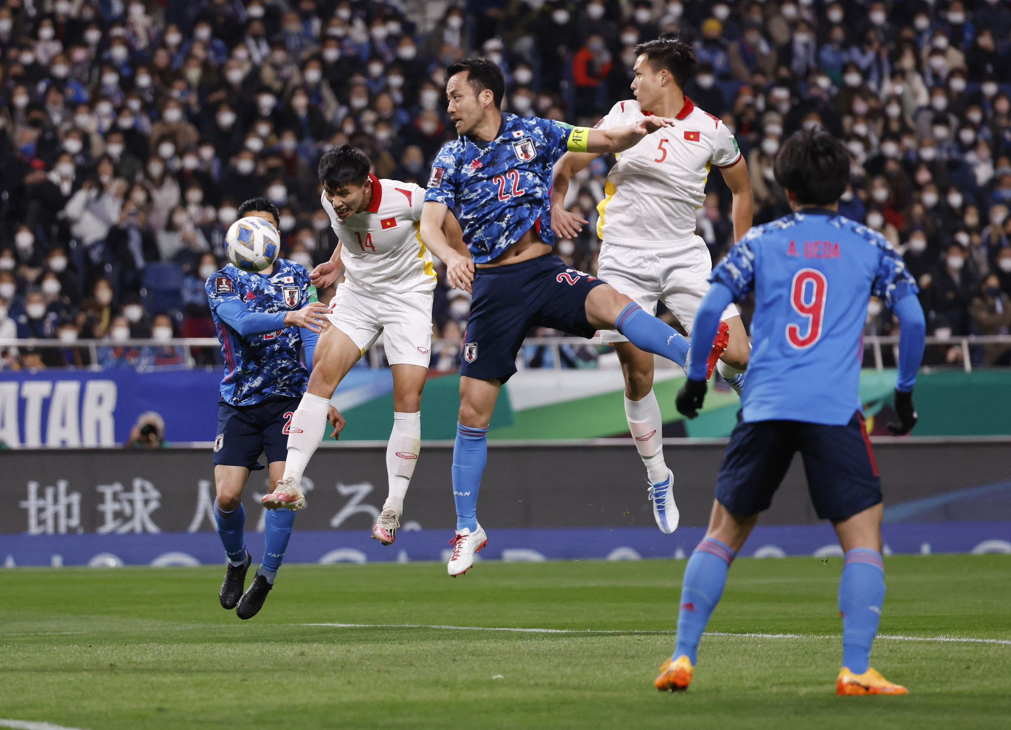Chùm ảnh: VAR từ chối bàn thắng của ĐT Nhật Bản