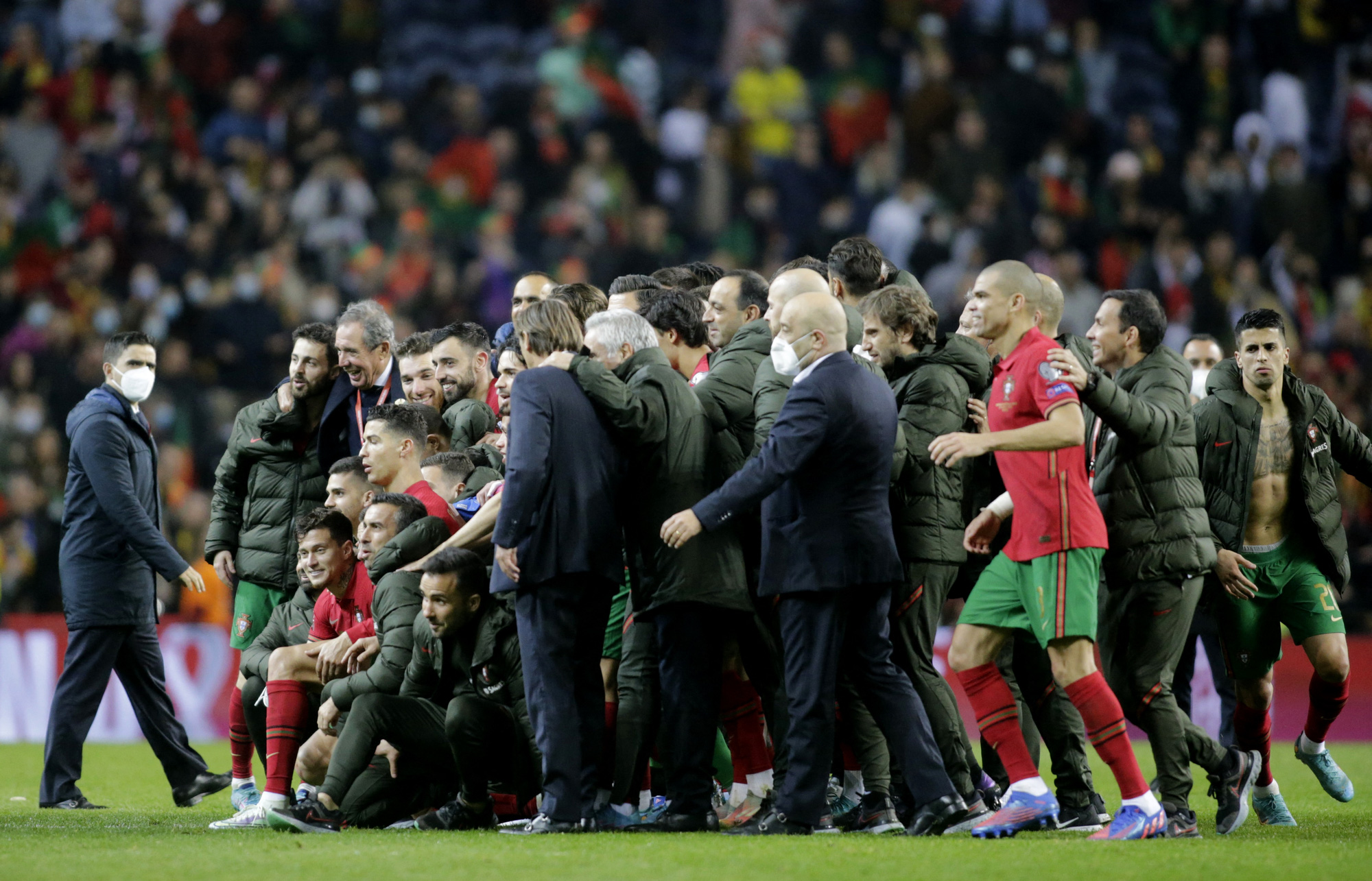 Bruno Fernandes tỏa sáng, Bồ Đào Nha giật vé vàng World Cup - Ảnh 6.
