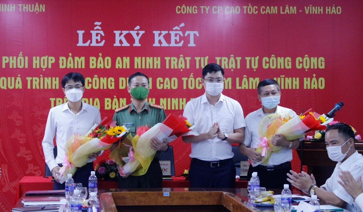 Ký kết quy chế phối hợp bảo đảm an ninh trật tự tại dự án cao tốc Cam Lâm - Vĩnh Hảo - Ảnh 1.