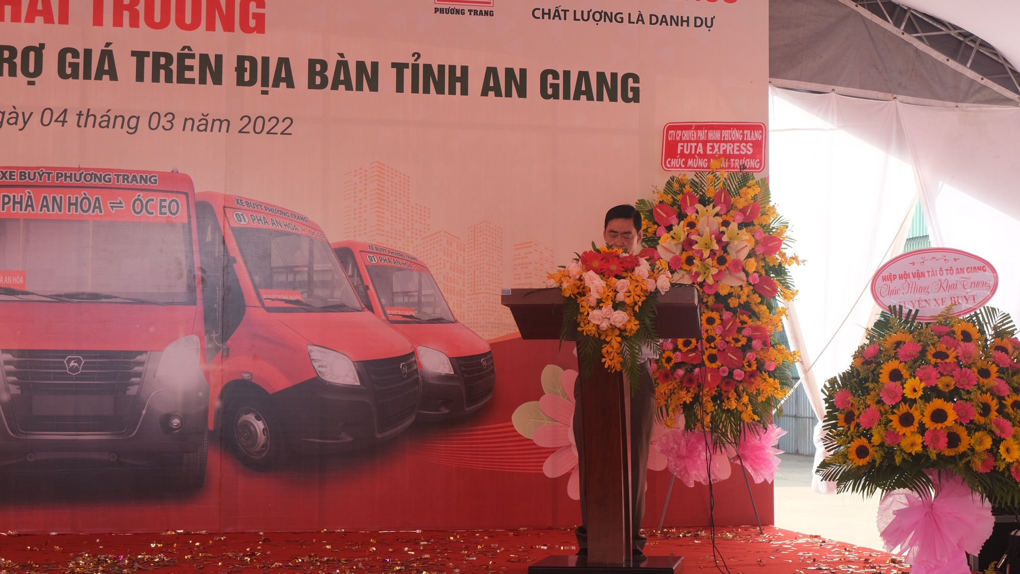 FUTA Bus Lines ra mắt dòng xe buýt đời mới tại tỉnh An Giang - Ảnh 1.