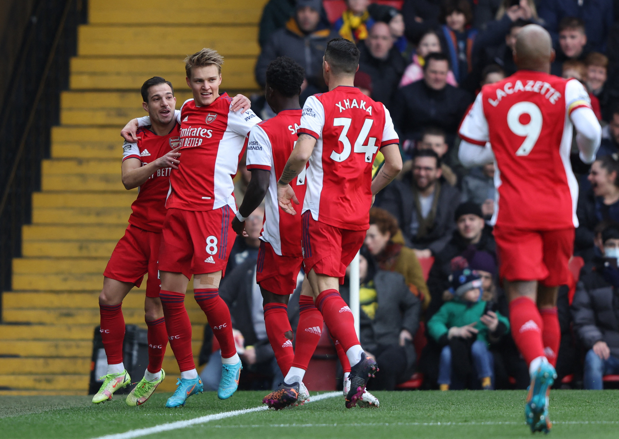 Bùng nổ ở Vicarage Road, Arsenal bay cao Top 4 Ngoại hạng Anh - Ảnh 2.