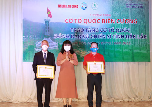 Cờ Tổ quốc biên cương đến Tây Nguyên - Ảnh 2.