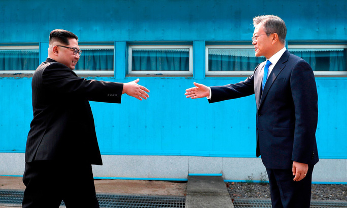 Triều Tiên công bố bộ tem ‘ngó lơ’ Tổng thống Hàn Quốc - Ảnh 3.