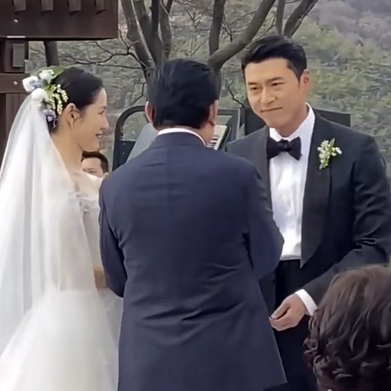 Lộ khoảnh khắc Hyun Bin và Son Ye-jin hôn nhau nồng nàn - Ảnh 8.