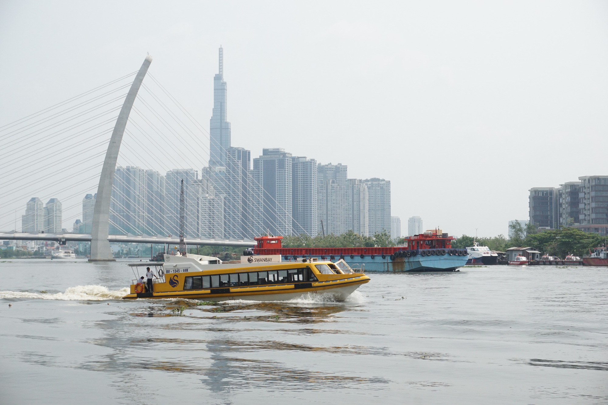 TP HCM: Thay vì đi chơi xa, nhiều người chọn vui chơi, tham quan thành phố - Ảnh 17.