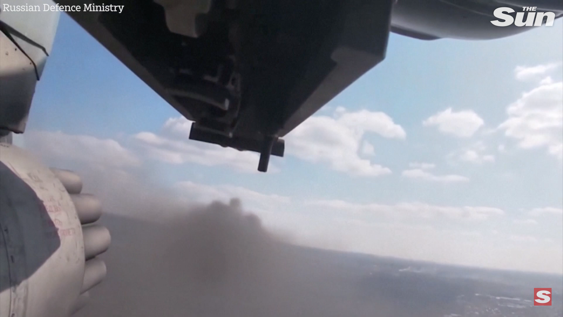 Nga công bố video phá hủy đoàn xe bọc thép Ukraine - Ảnh 3.