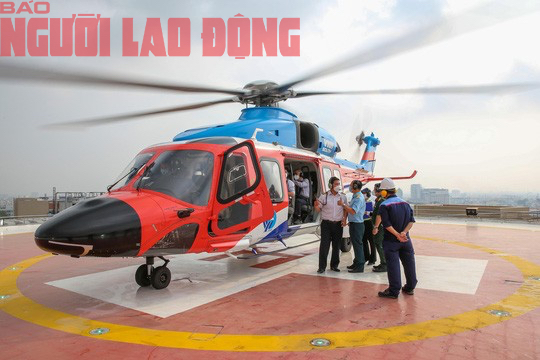 Thỏa sức ngắm TP HCM từ trên cao bằng tour trực thăng - Ảnh 1.