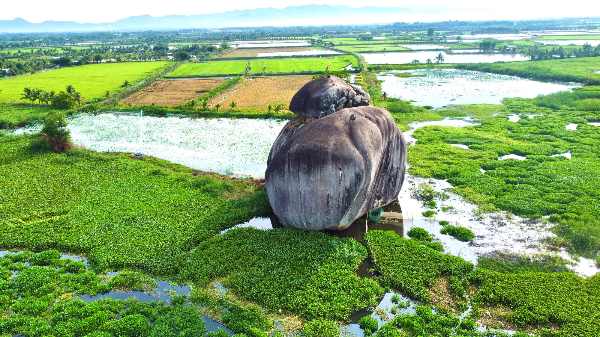 Những điểm đến đẹp lạ không nhiều người biết ở Đồng Nai - Ảnh 2.