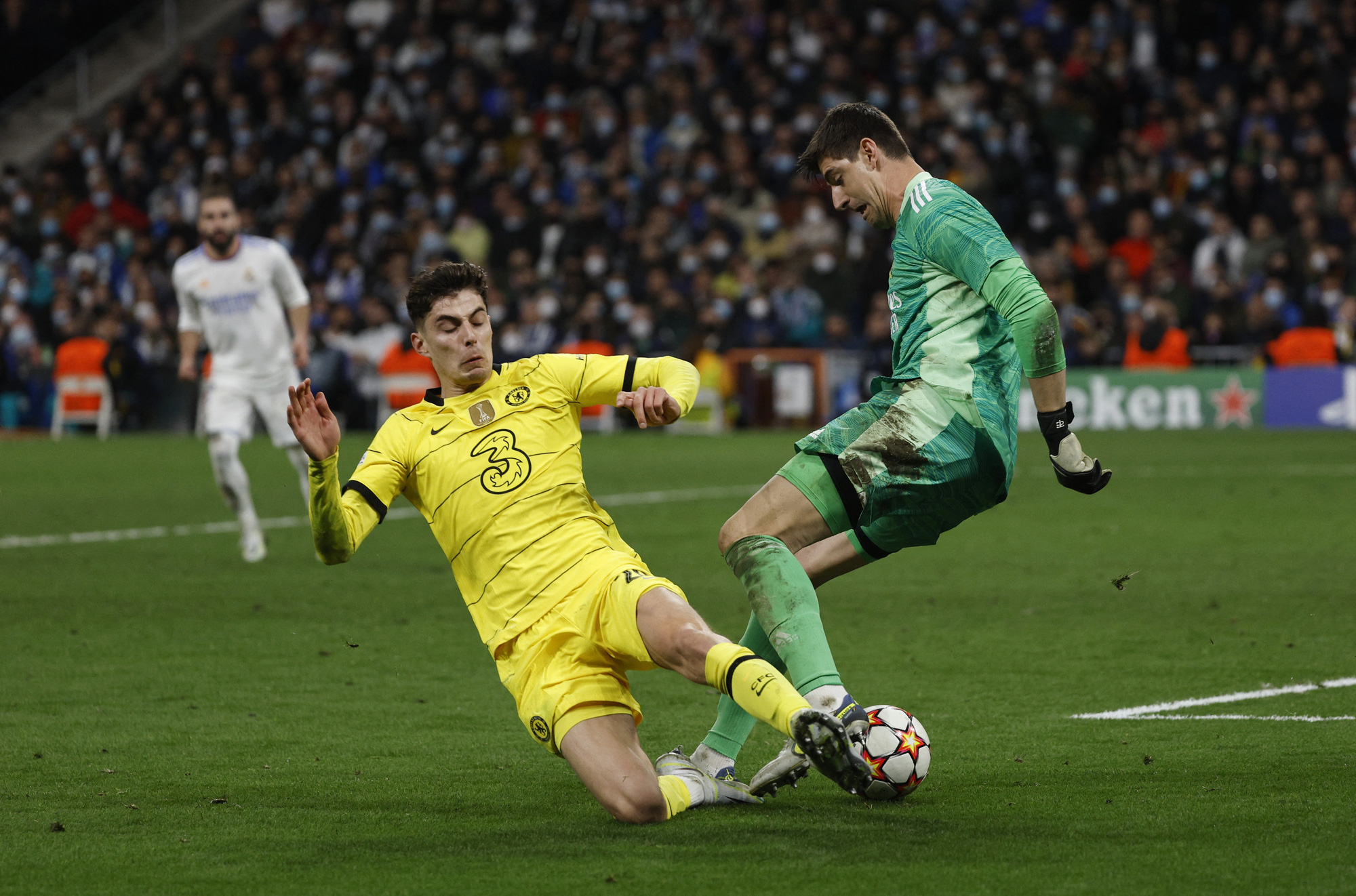 Thua nghẹt thở Chelsea sân nhà, Real Madrid vào bán kết Champions League - Ảnh 1.