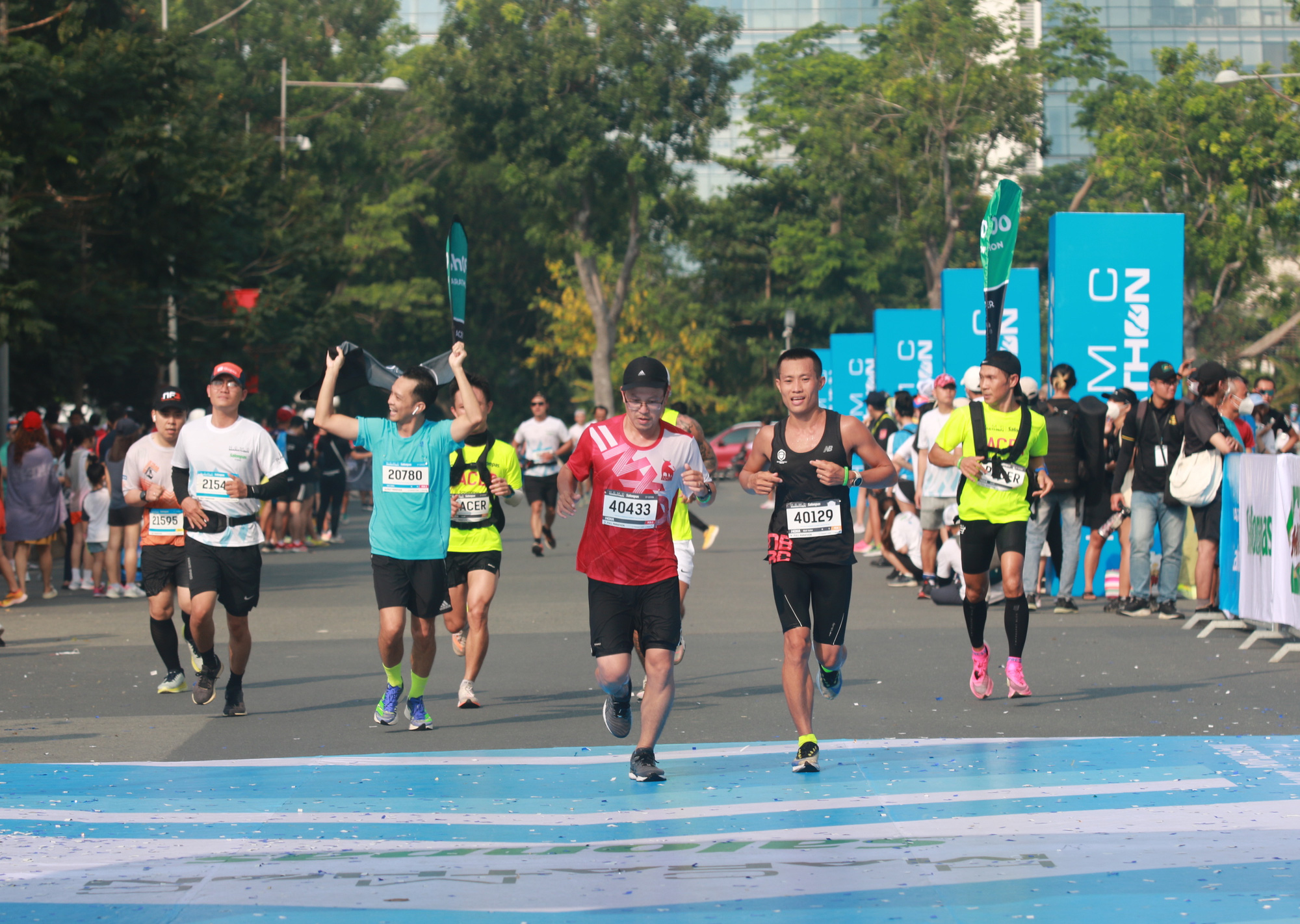 Huy chương mạ vàng cho nhà vô địch HCMC Marathon 2022 - Ảnh 4.
