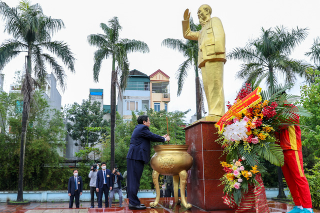 Thủ tướng kiểm tra công tác chuẩn bị SEA Games 31, động viên đoàn thể thao Việt Nam - Ảnh 1.