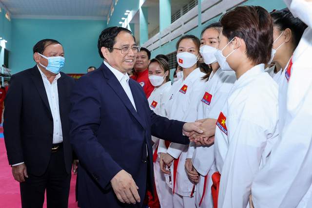 Thủ tướng kiểm tra công tác chuẩn bị SEA Games 31, động viên đoàn thể thao Việt Nam - Ảnh 4.