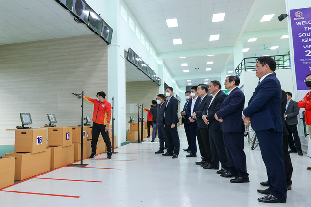 Thủ tướng kiểm tra công tác chuẩn bị SEA Games 31, động viên đoàn thể thao Việt Nam - Ảnh 3.