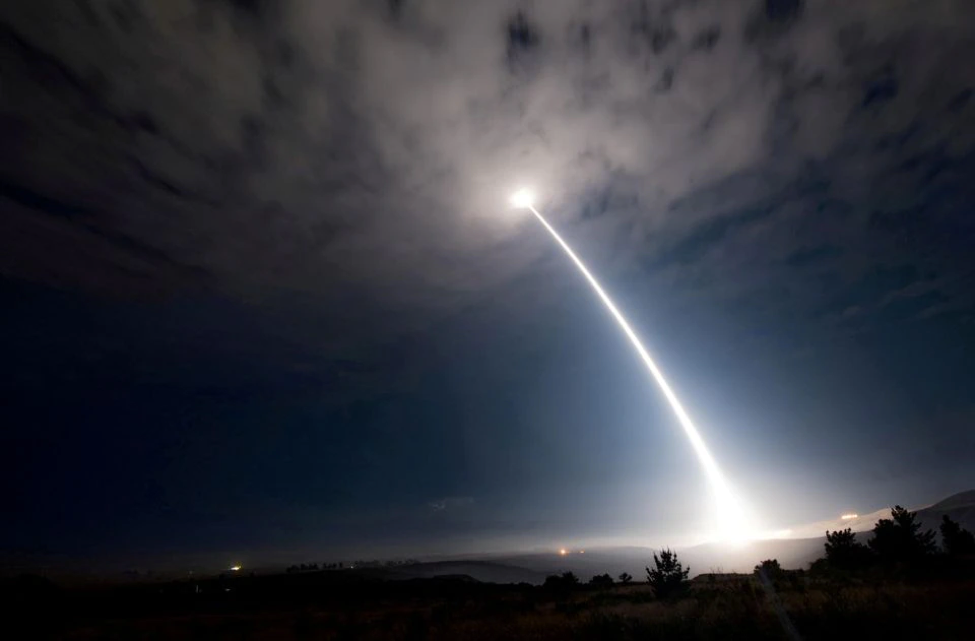 Ngại căng thẳng với Nga, Mỹ hủy phóng thử tên lửa ICBM - Ảnh 1.